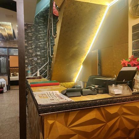 Hotel Sonic Palace Yeni Delhi Dış mekan fotoğraf