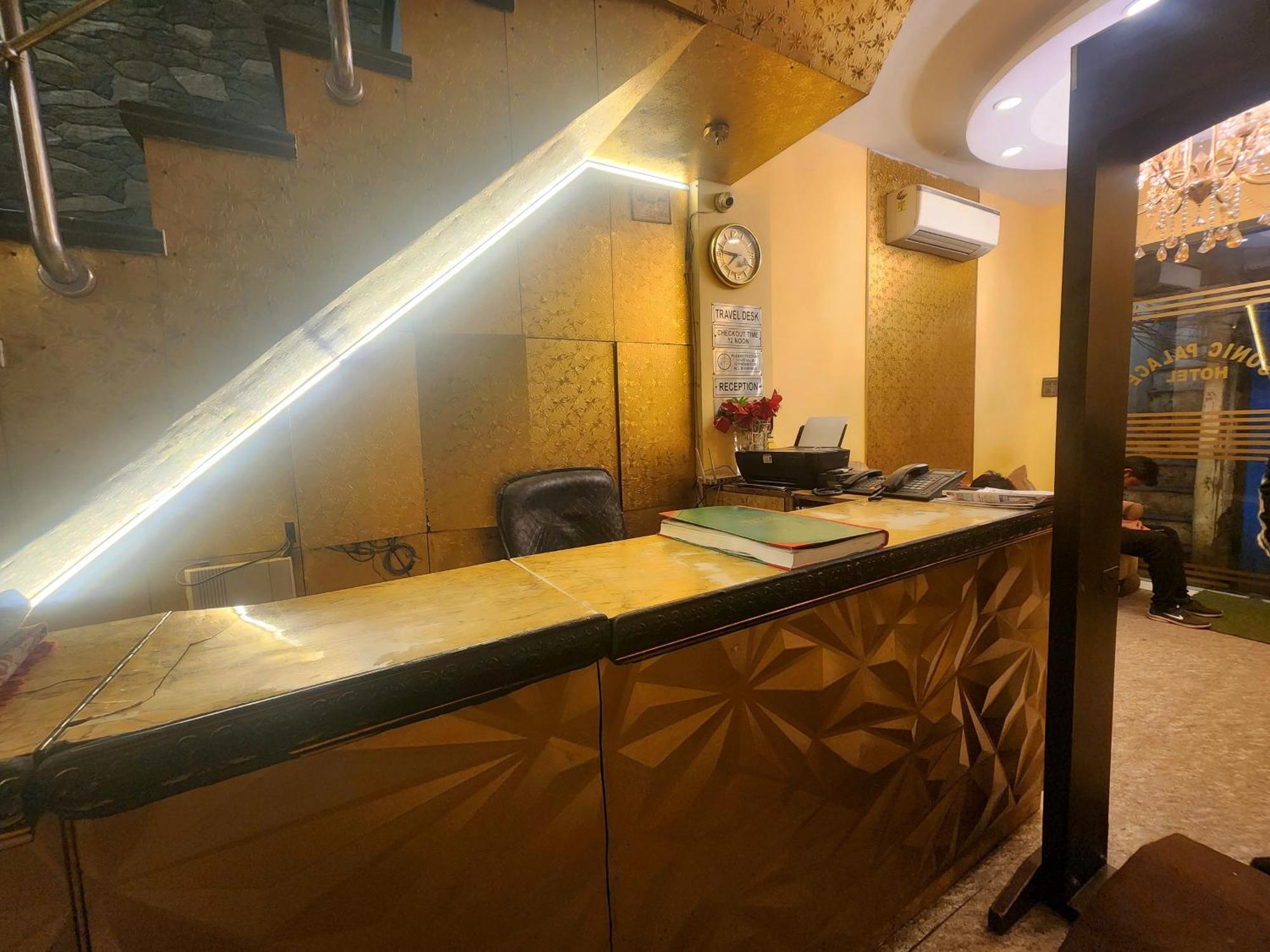 Hotel Sonic Palace Yeni Delhi Dış mekan fotoğraf