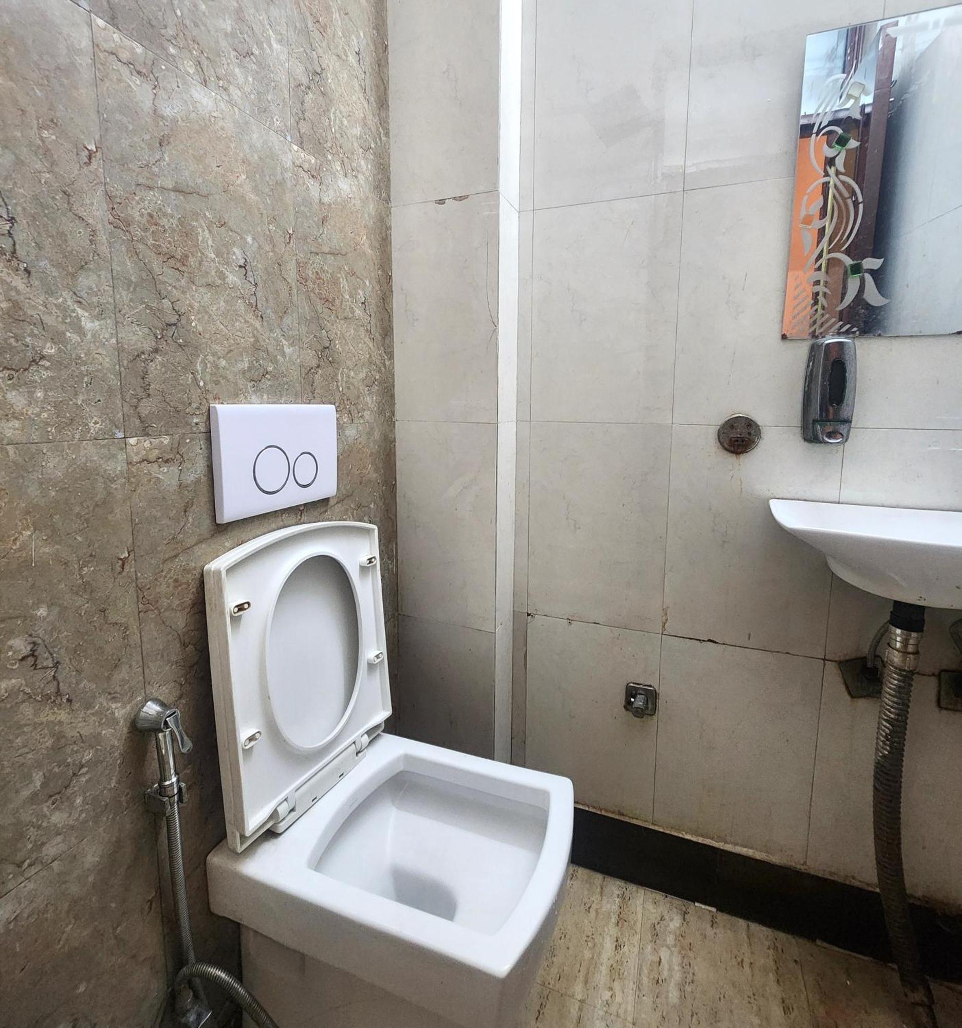 Hotel Sonic Palace Yeni Delhi Dış mekan fotoğraf