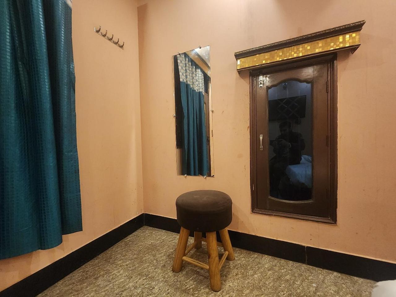 Hotel Sonic Palace Yeni Delhi Dış mekan fotoğraf