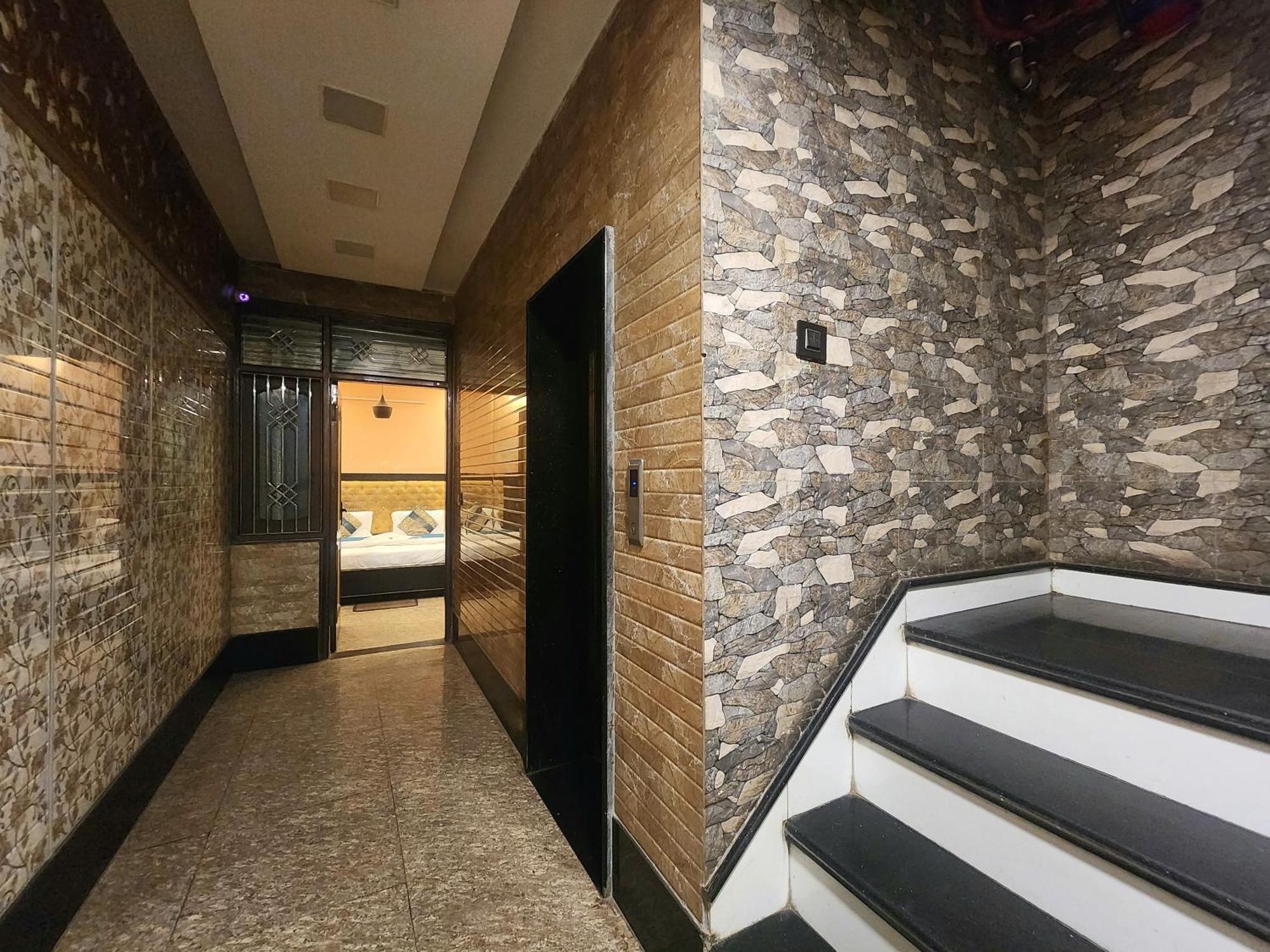 Hotel Sonic Palace Yeni Delhi Dış mekan fotoğraf