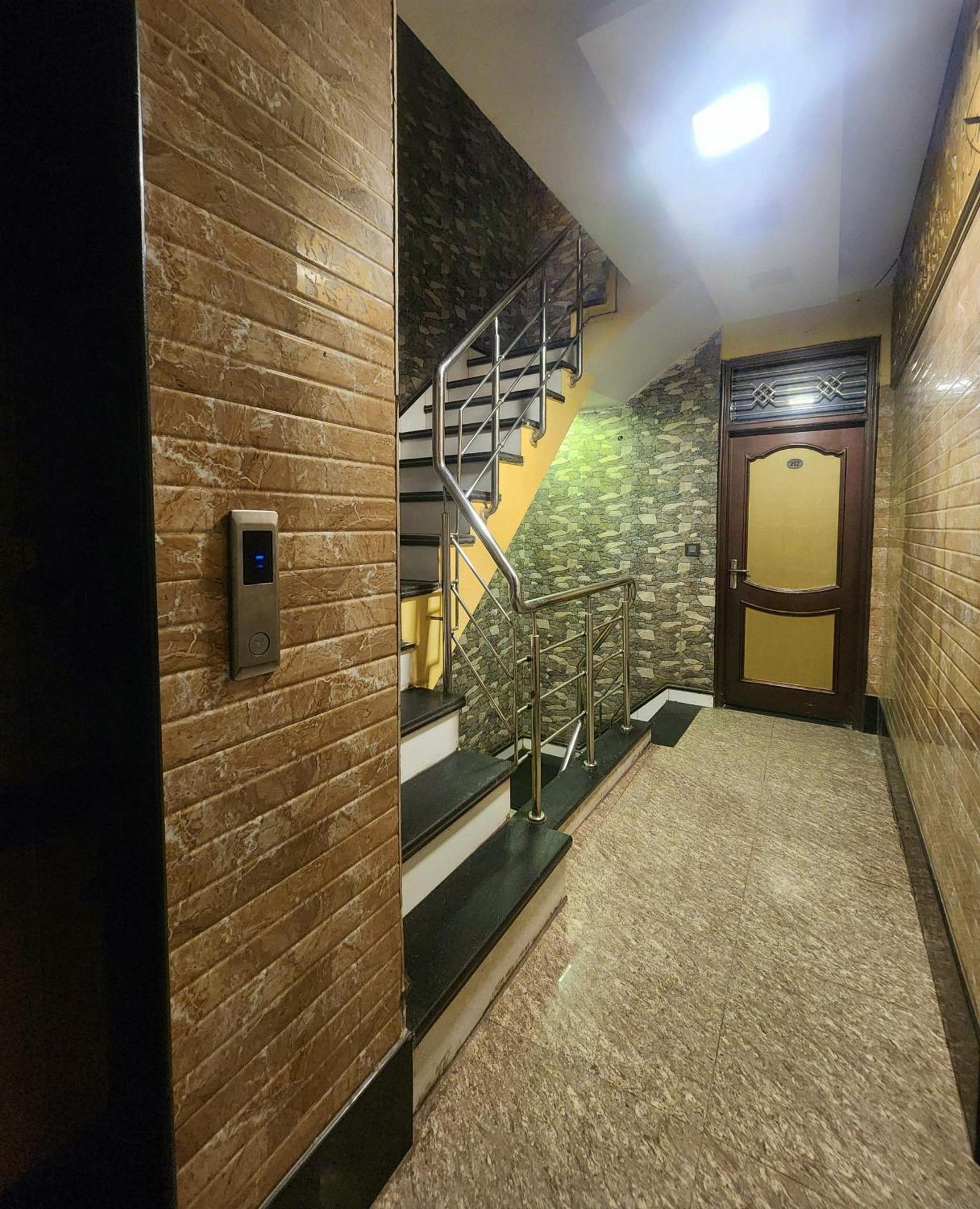 Hotel Sonic Palace Yeni Delhi Dış mekan fotoğraf