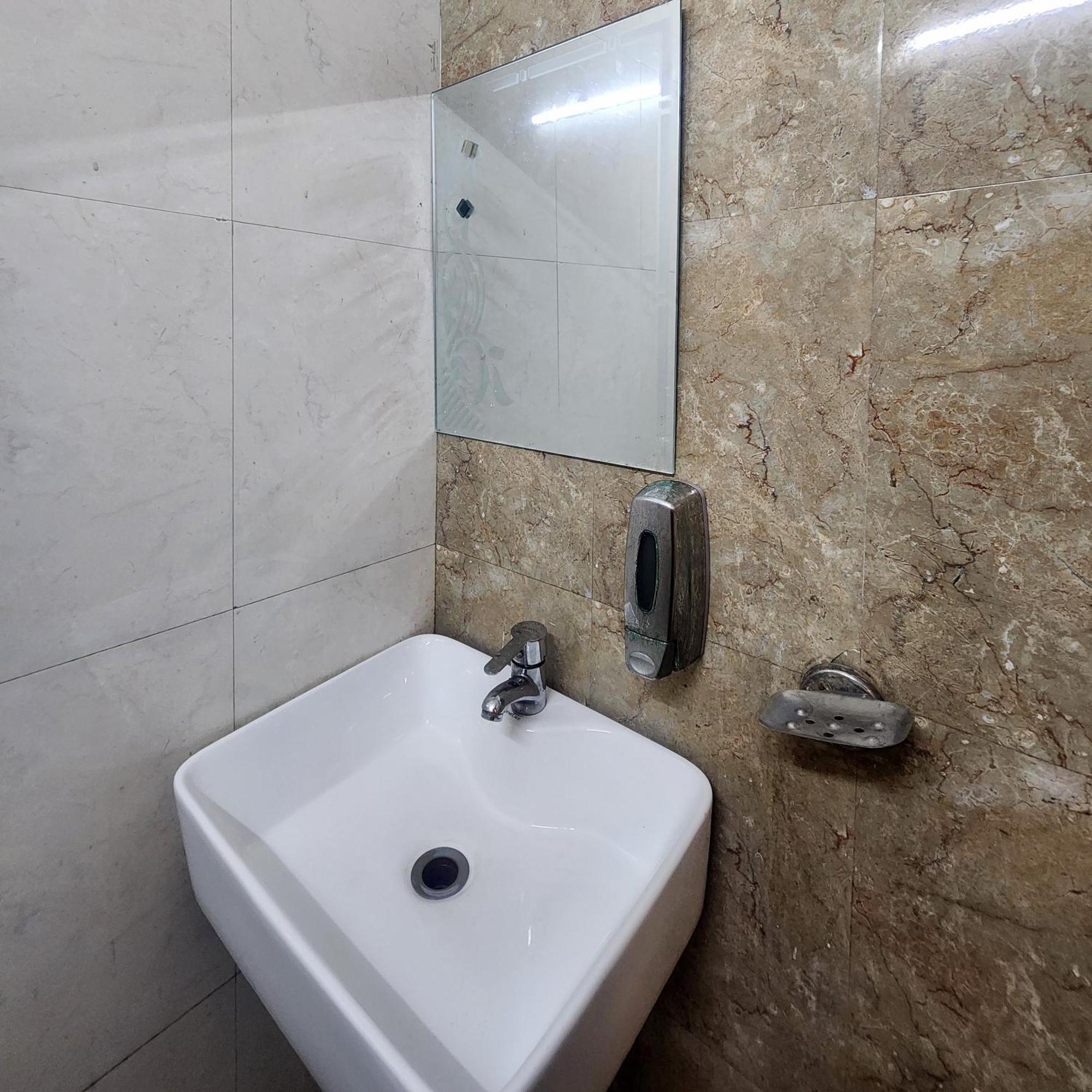 Hotel Sonic Palace Yeni Delhi Dış mekan fotoğraf