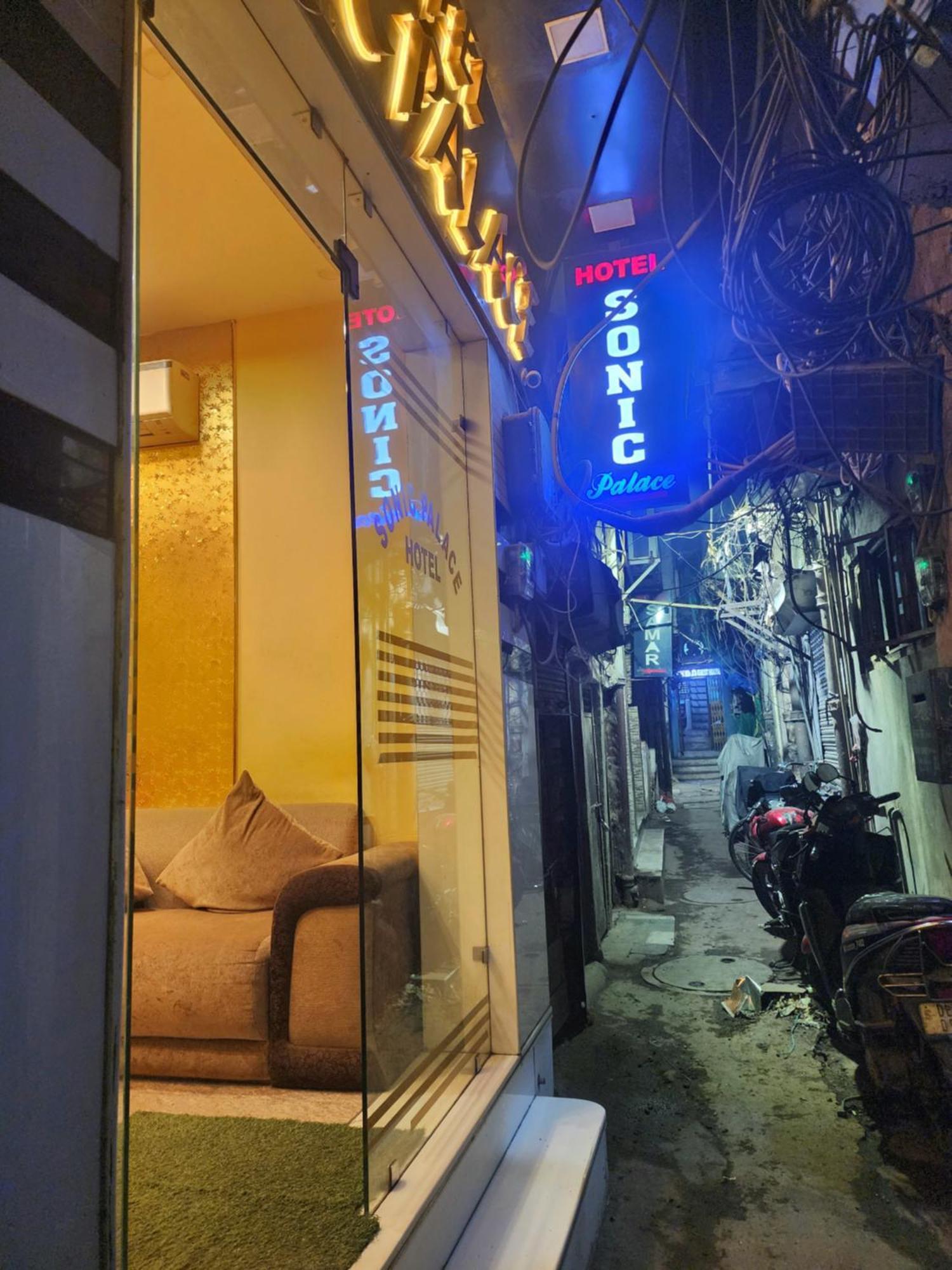 Hotel Sonic Palace Yeni Delhi Dış mekan fotoğraf